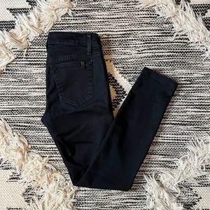 Joe’s Jeans. The Skinny Jeans in black. Size 25.